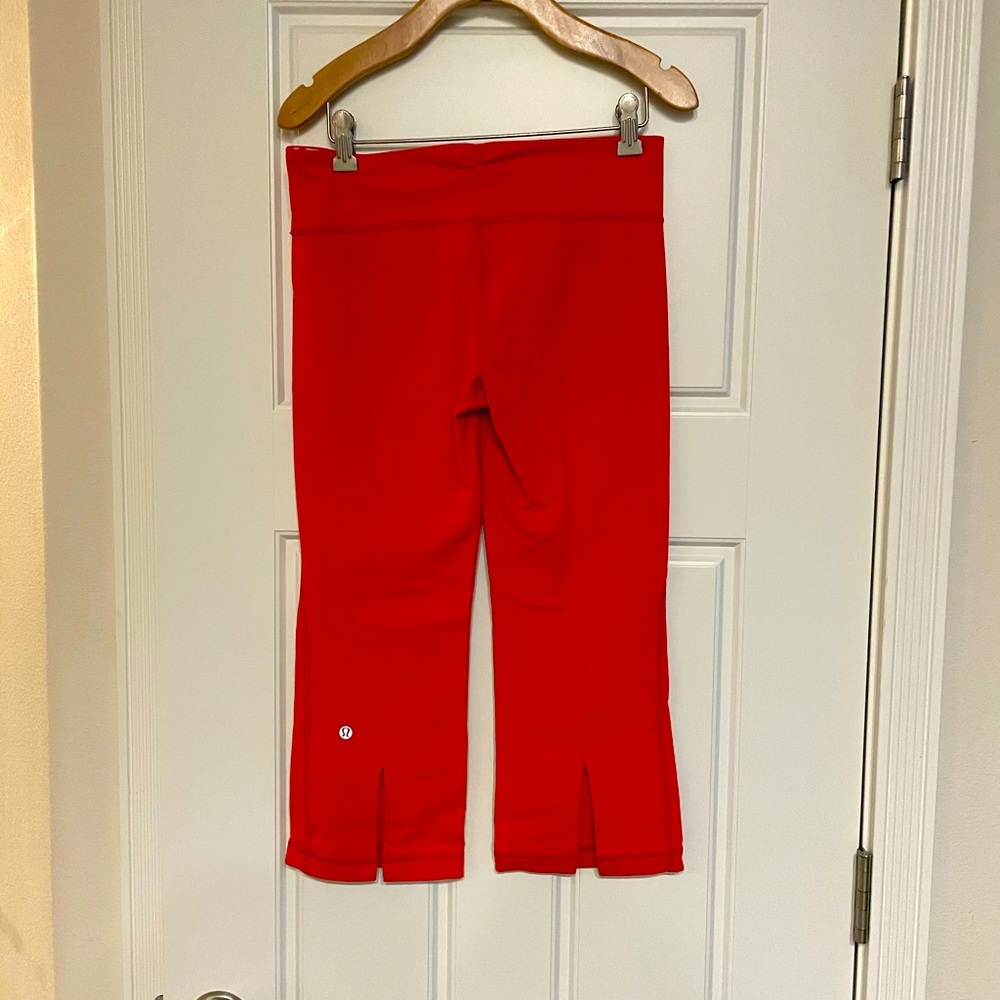 Lululemon Capri Athletic Pants - size 6 Coral